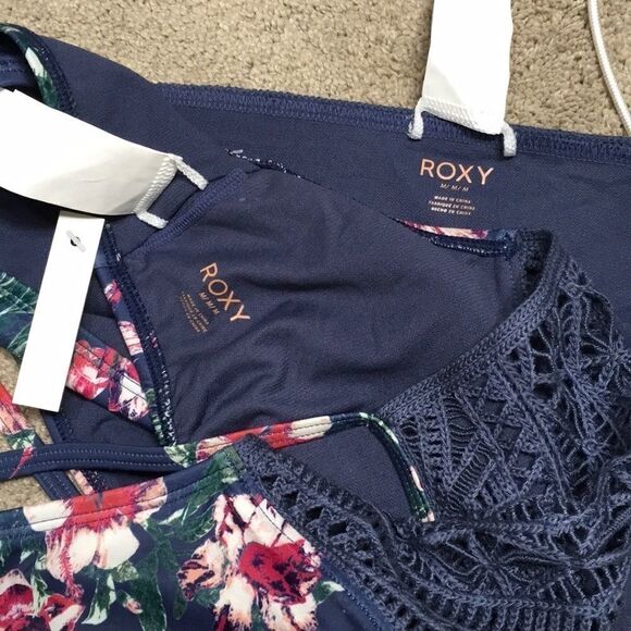 ROXY tropical print with crochet bikini. - Picture 10 of 13